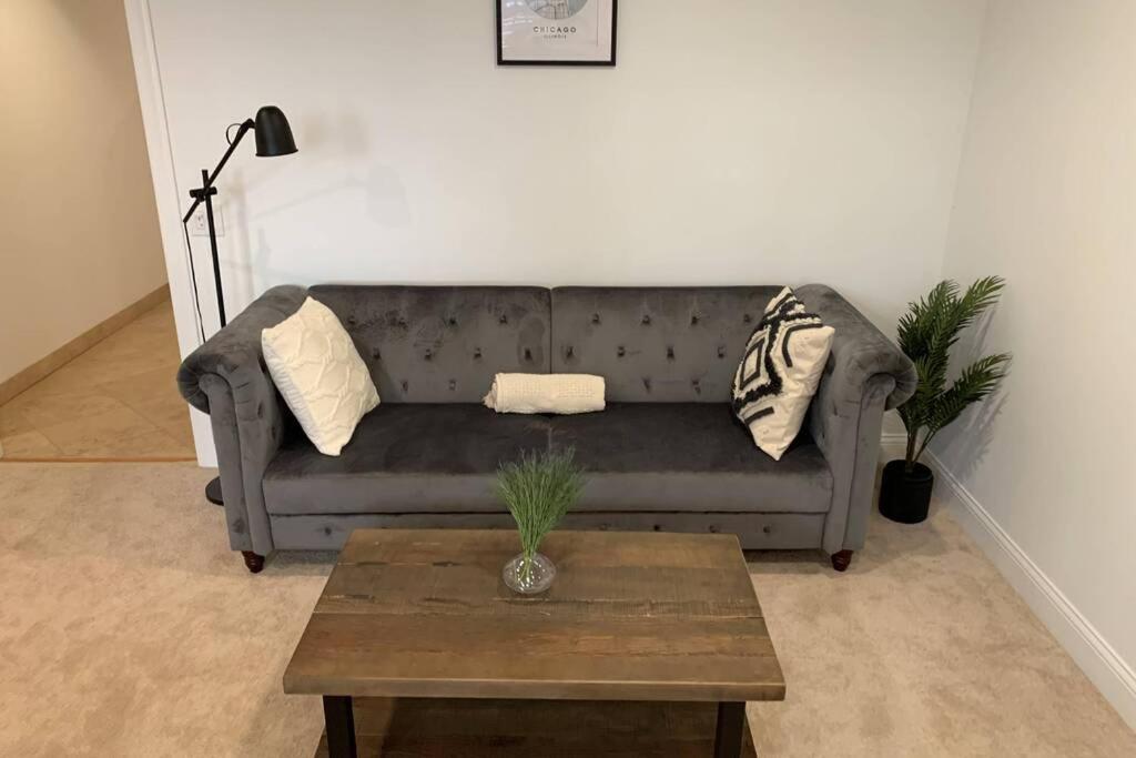 Studio Flat In The Heart Of Downtown Чикаго Екстериор снимка